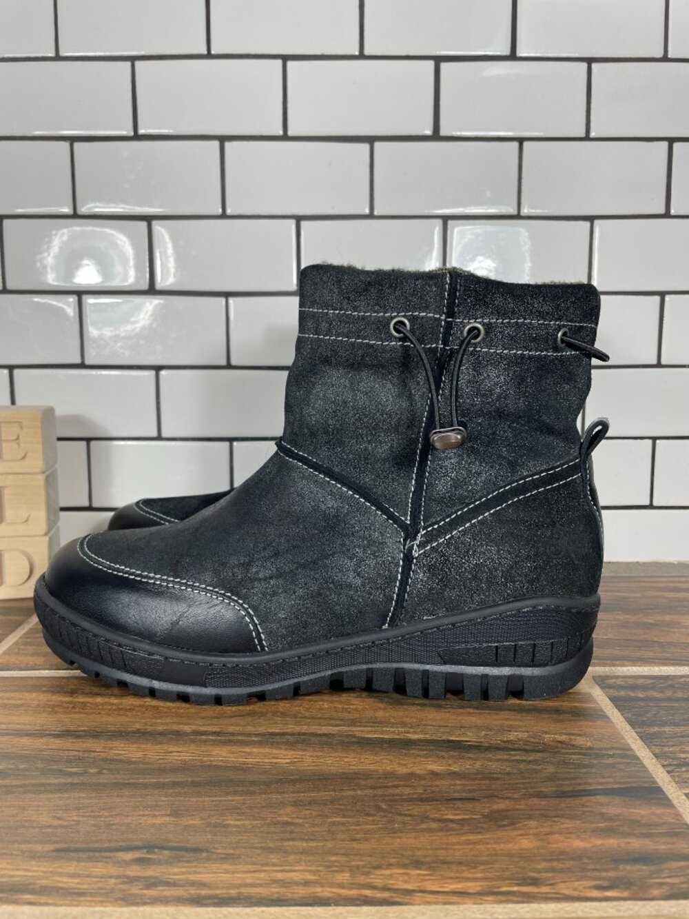 OTBT Fanfare Shoes Womens Size 9 Black Leather Off Road Spikes Winter Snow Boot